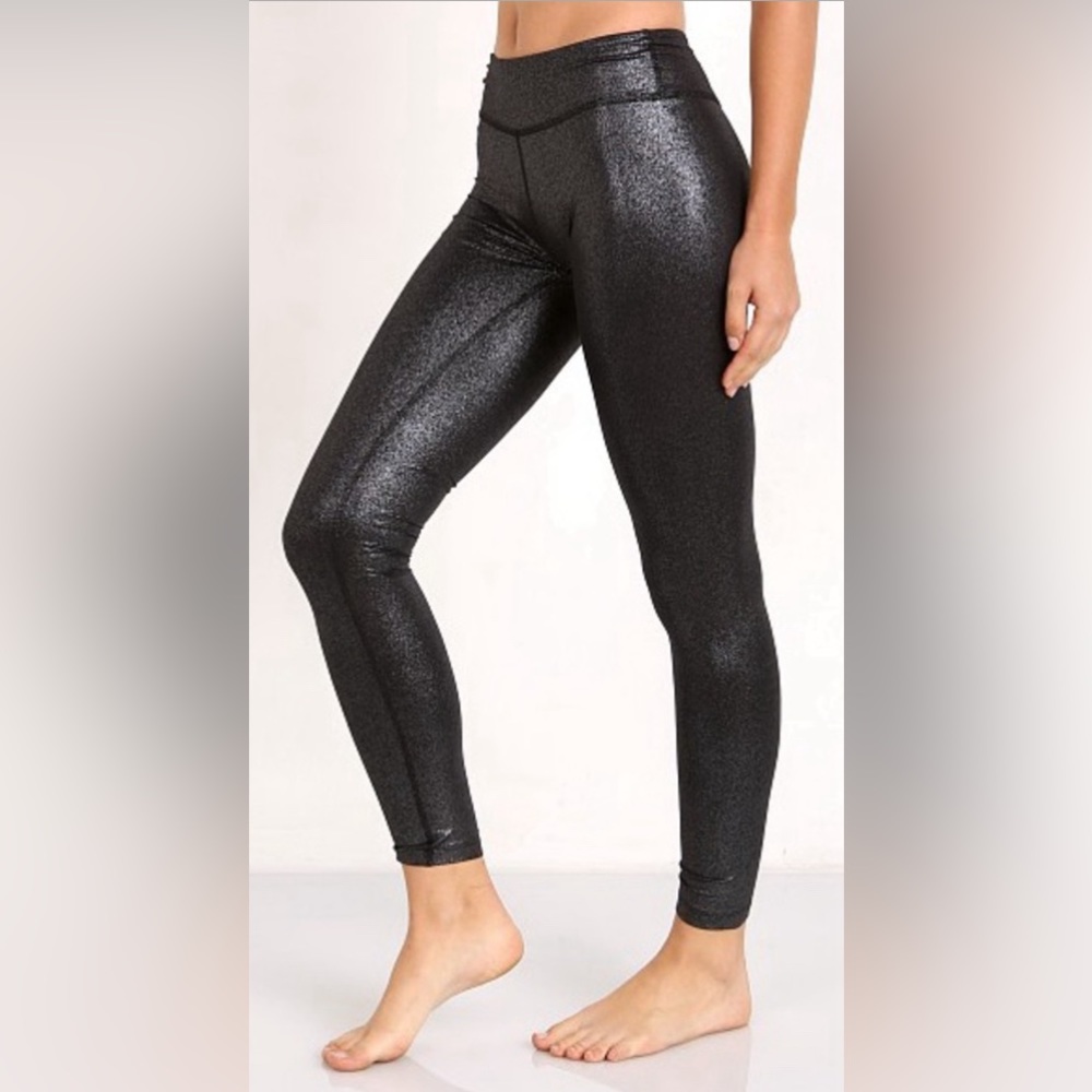 Beyond Yoga Shimmer Essential Black Foil Legging SzM Excellent Condition
